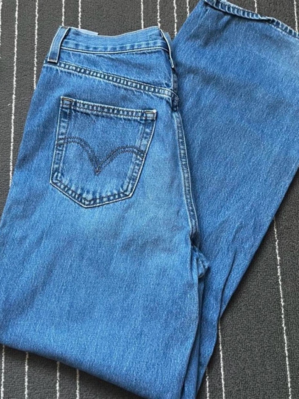 Levi's Straight Women's Jeans - Medium Blue Denim